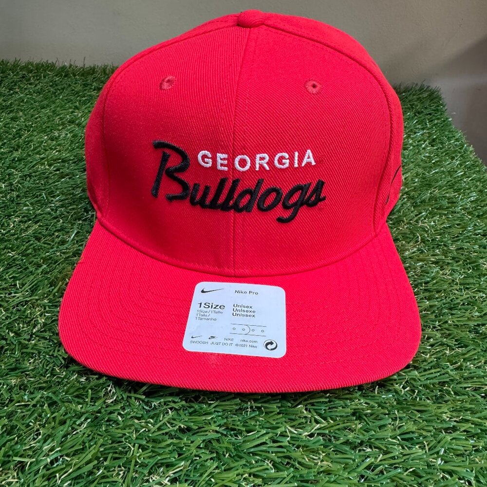 Nike UGA Georgia Bulldogs Vintage Scripts Pro Flatbill Snapback Hat Cap Red NEW